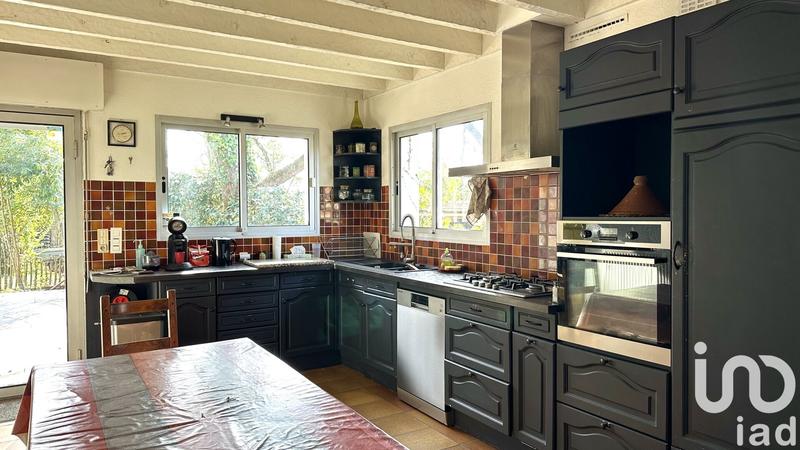 Maison - 260 m² - 9 pièces