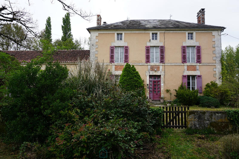 Maison - 330 m² - 9 pièces