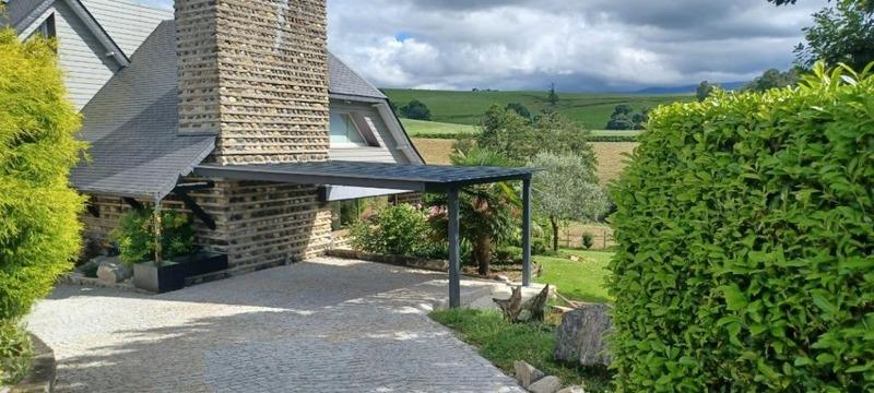 Maison - 230 m² - 8 pièces