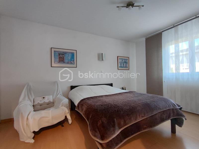 Maison traditionnelle - 256 m² - 9 pièces