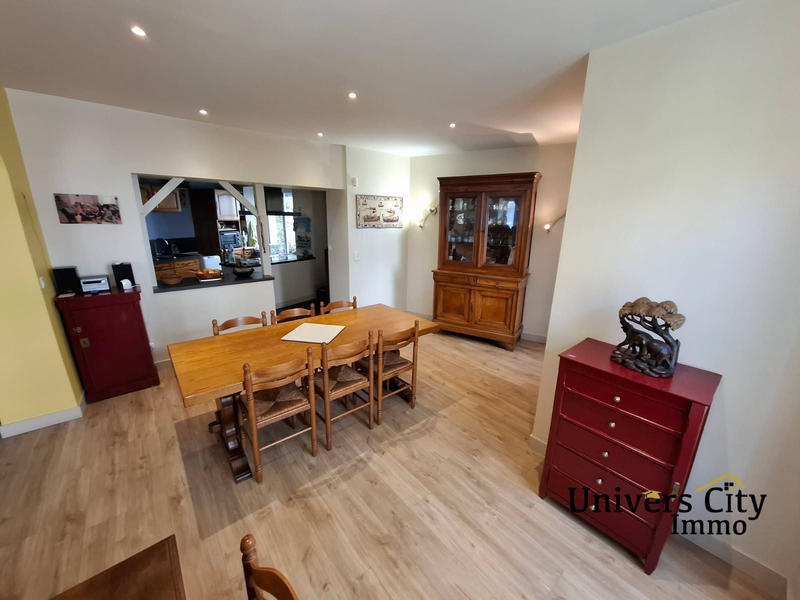 Maison traditionnelle - 151 m² - 7 pièces