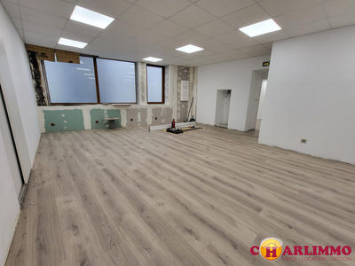 Local d'activités - 82 m² - 2 pièces