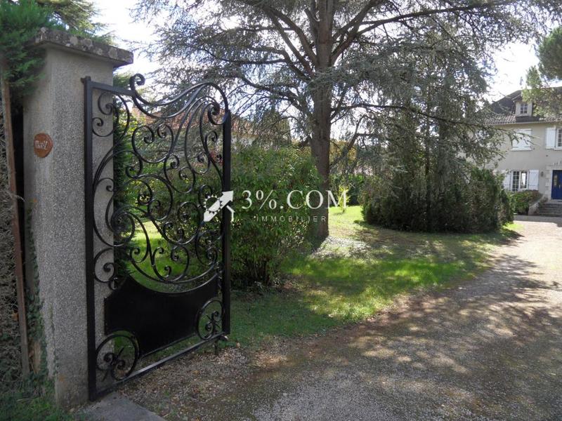 Propriété - 237 m² - 8 pièces