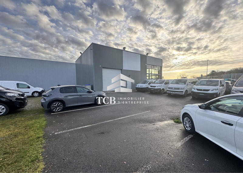 Local d'activités - 198 m²