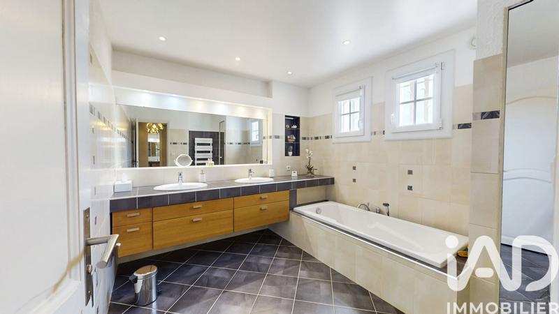 Maison - 160 m² - 5 pièces