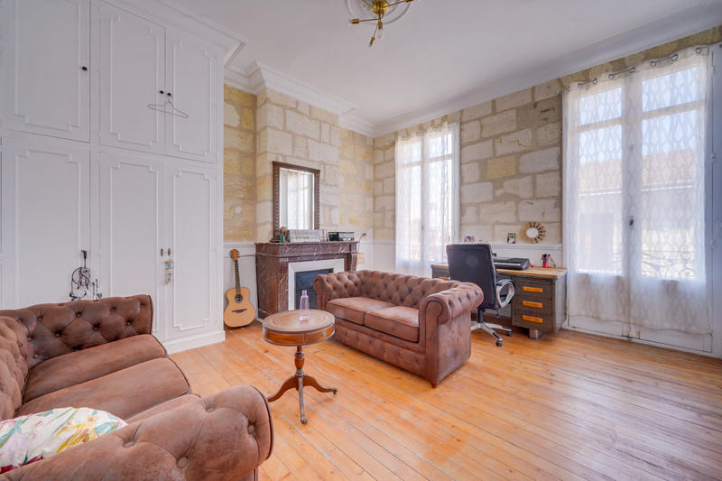 Maison - 200 m² - 8 pièces