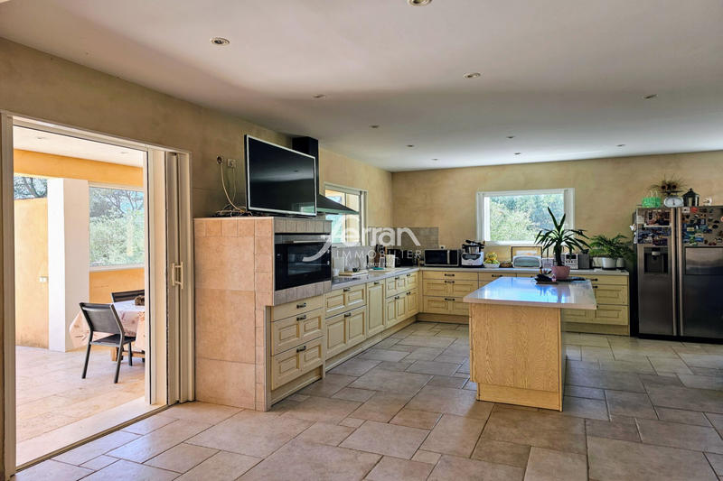 Maison - 203 m² - 6 pièces