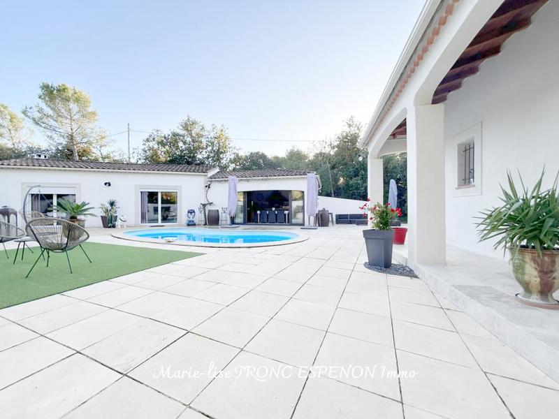 Maison - 210 m² - 8 pièces