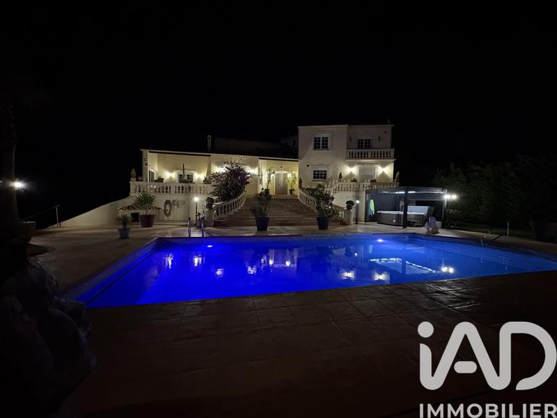 Maison - 260 m² - 7 pièces