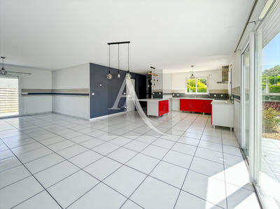 Maison - 105 m² - 5 pièces