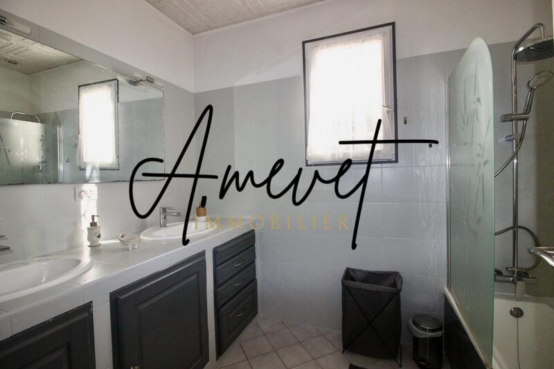 Maison traditionnelle - 140 m² - 7 pièces