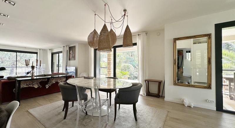 Maison contemporaine - 200 m² - 8 pièces