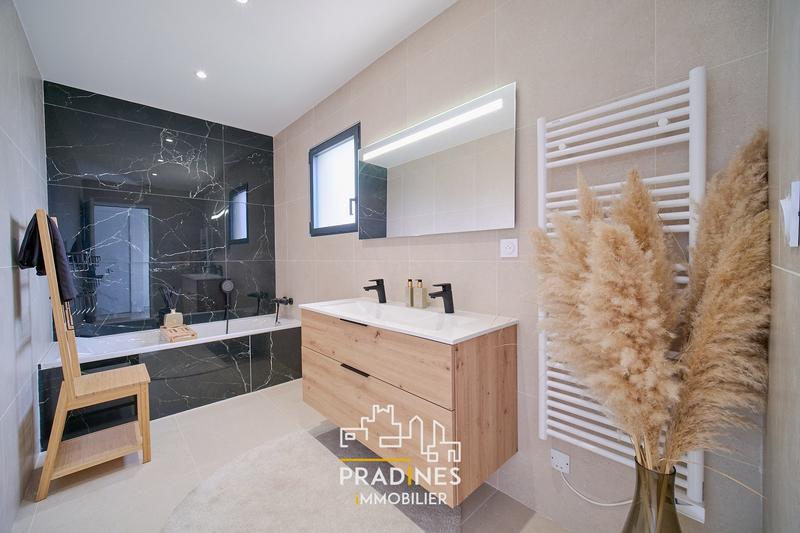 Maison - 121 m² - 5 pièces