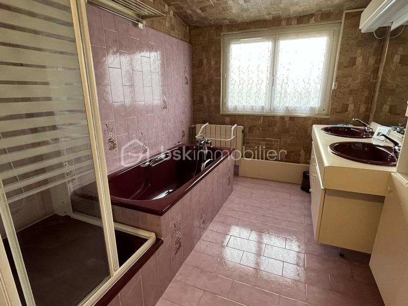 Maison - 90 m² - 5 pièces