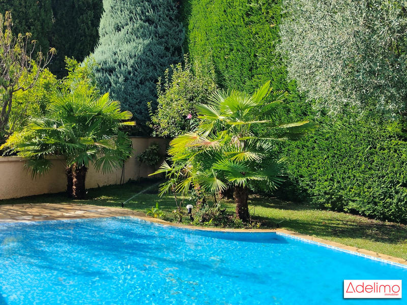 Villa - 266 m² - 8 pièces