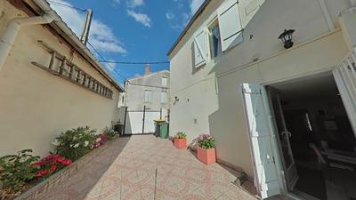 Maison - 180 m² - 7 pièces