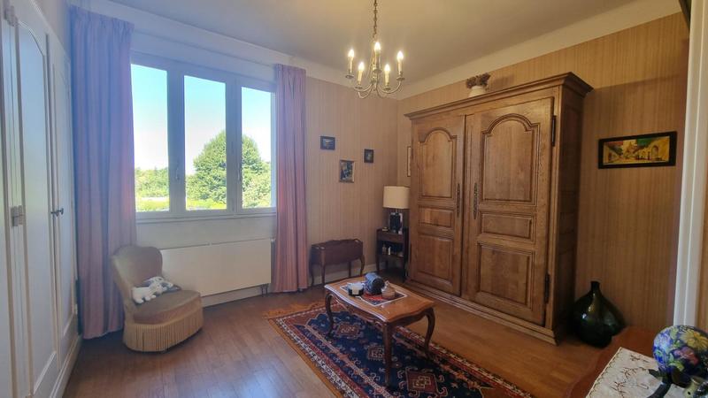 Maison - 210 m² - 6 pièces