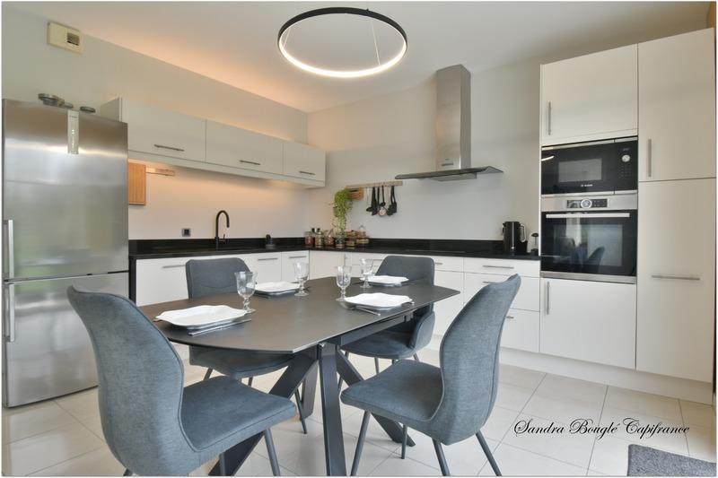 Maison - 216 m² - 9 pièces