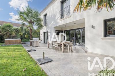 Maison - 527 m² - 9 pièces