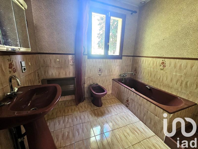 Maison - 225 m² - 8 pièces