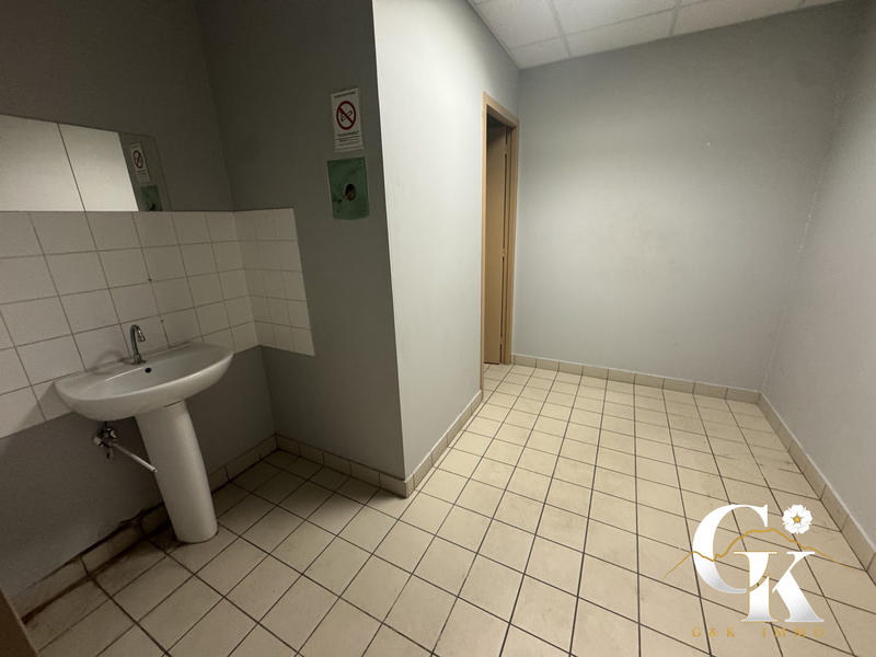 Local commercial - 1 172 m² - 11 pièces