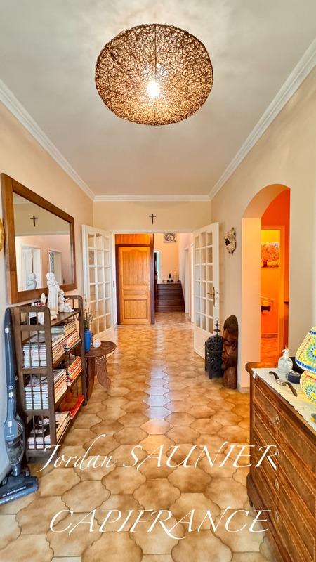 Maison - 253 m² - 8 pièces