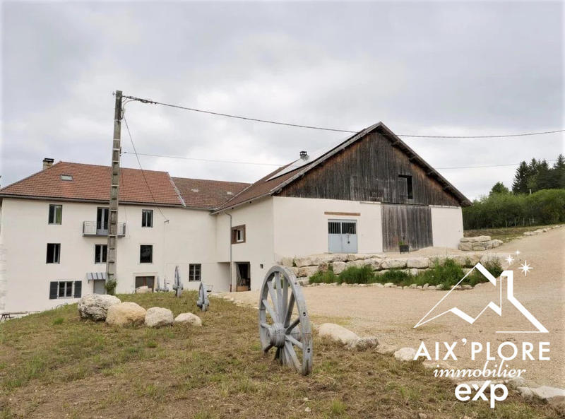 Maison - 240 m² - 6 pièces