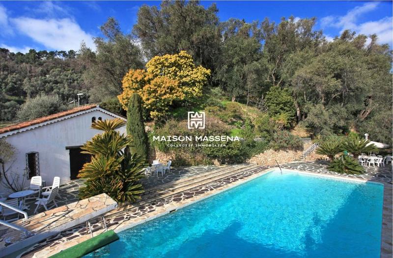 Propriété - 600 m² - 14 pièces