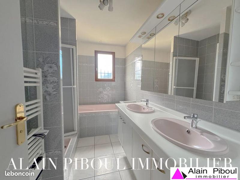 Maison traditionnelle - 144 m² - 5 pièces