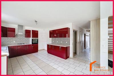 Maison - 330 m² - 12 pièces
