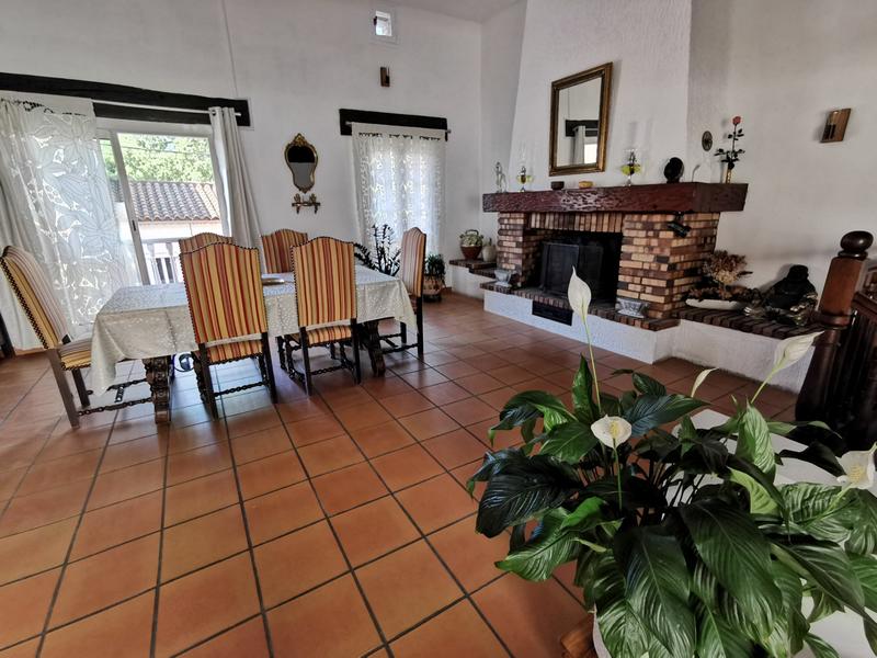 Maison - 225 m² - 8 pièces