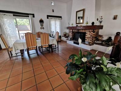 Maison - 225 m² - 8 pièces