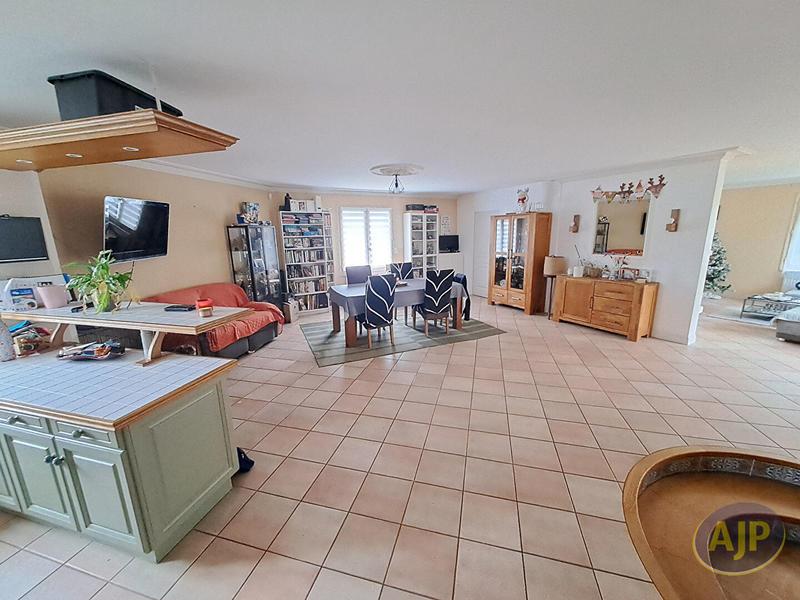 Maison - 166 m² - 6 pièces