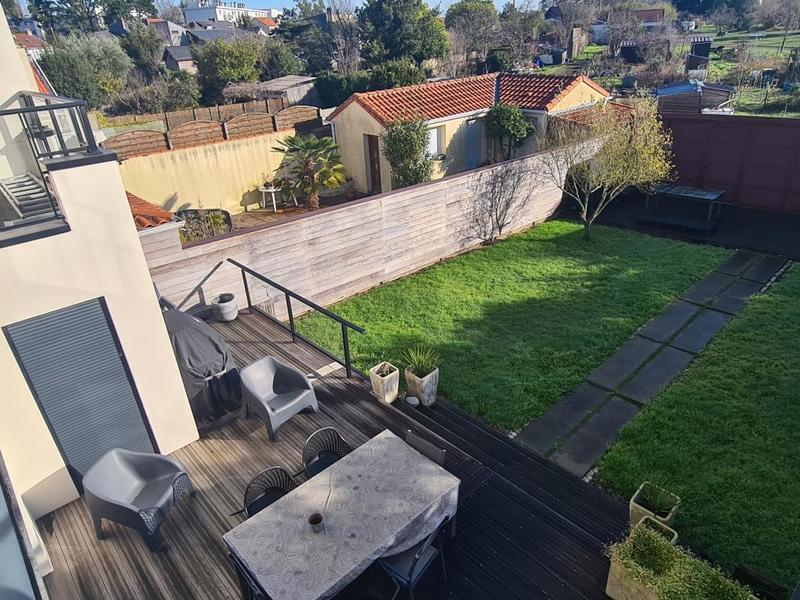 Maison - 210 m² - 6 pièces