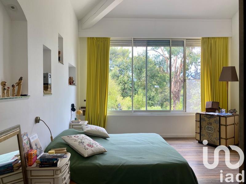 Maison - 240 m² - 8 pièces