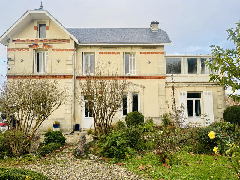 Maison - 523 m² - 22 pièces