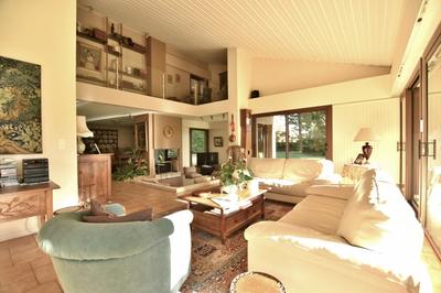 Maison - 267 m² - 10 pièces