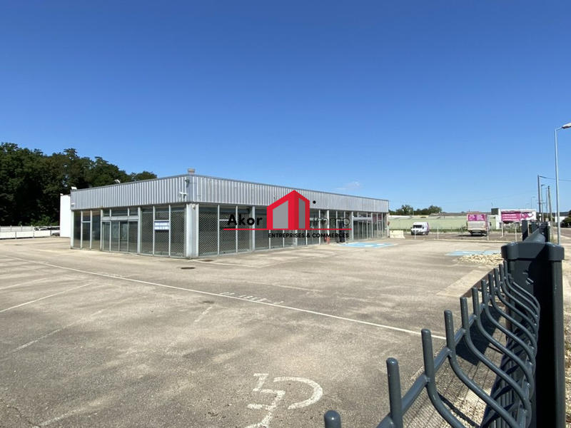 Local commercial - 813 m²