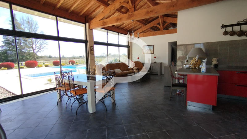 Maison - 650 m² - 17 pièces