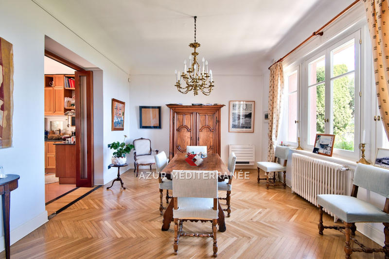 Villa - 240 m² - 6 pièces