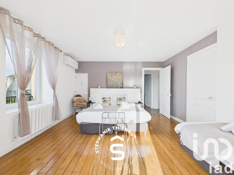 Maison - 245 m² - 9 pièces