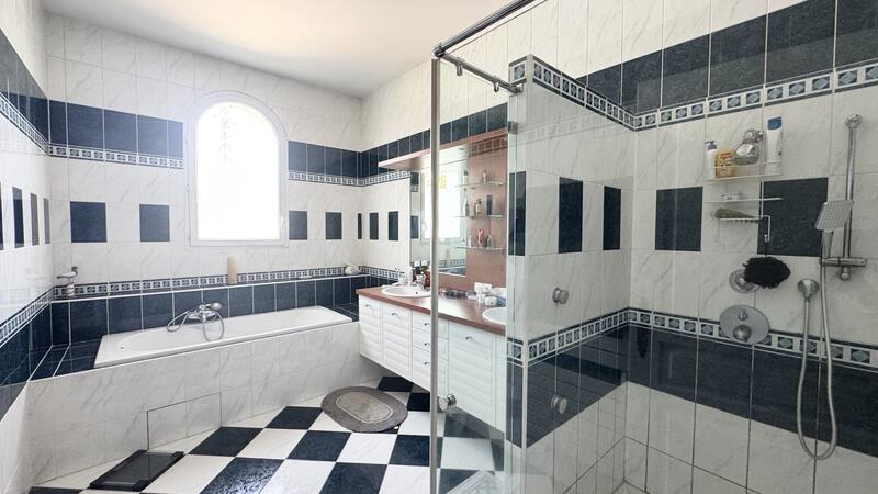 Maison - 174 m² - 5 pièces