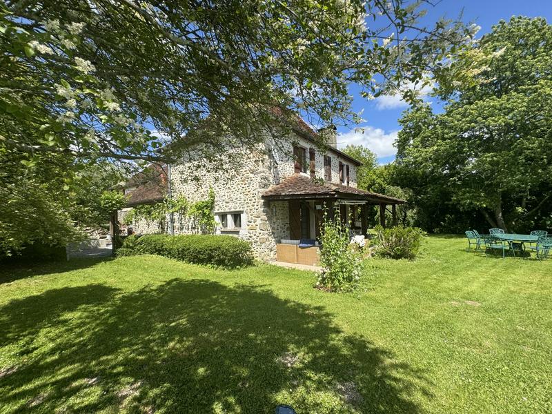 Maison - 235 m² - 8 pièces