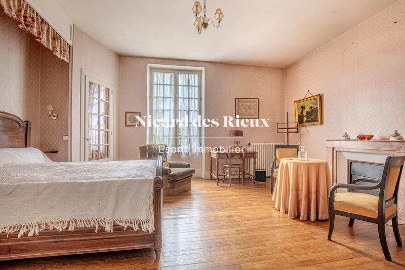 Maison - 344 m² - 12 pièces