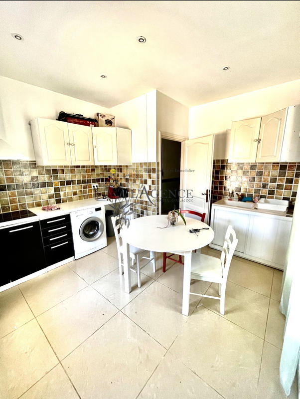 Villa - 315 m² - 15 pièces