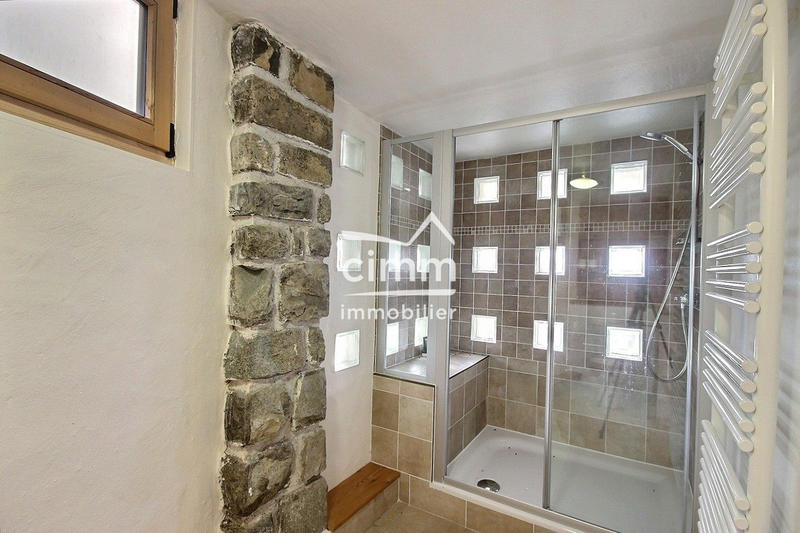 Châlet - 239 m² - 7 pièces