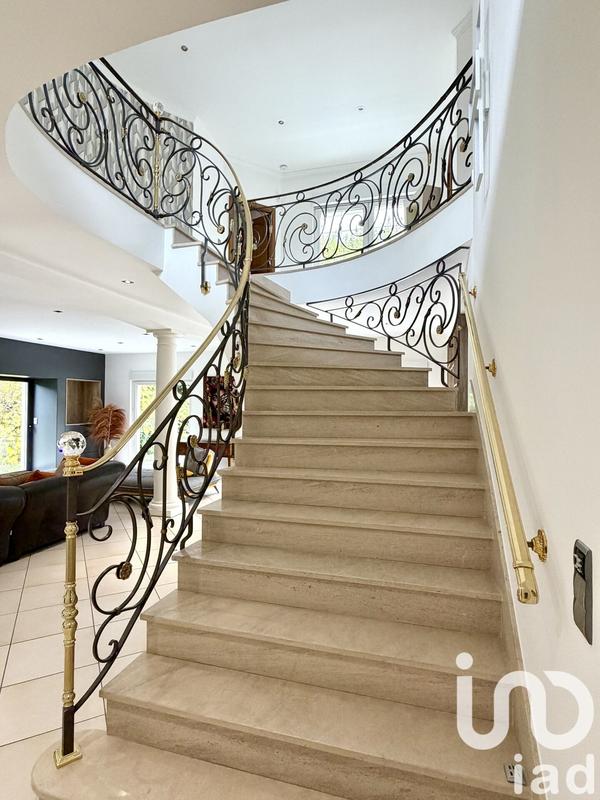 Maison - 253 m² - 6 pièces