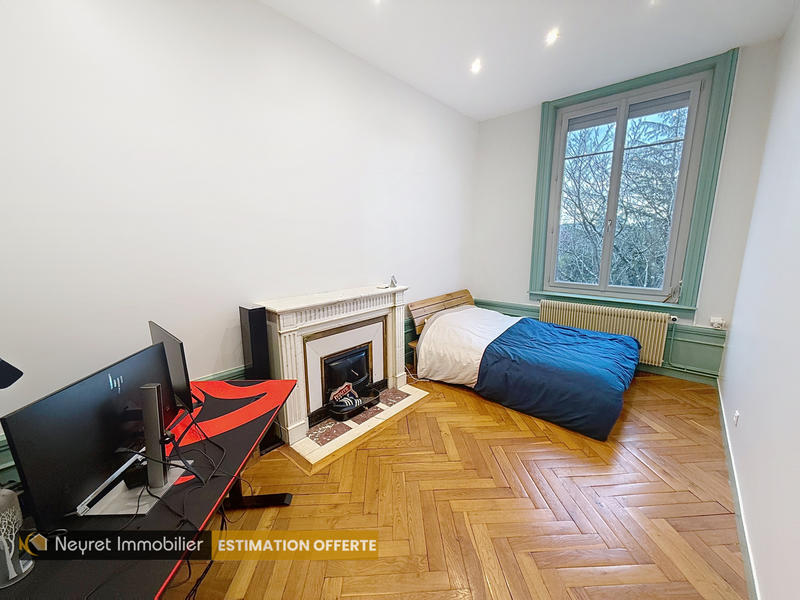 Appartement - 229 m² - 7 pièces