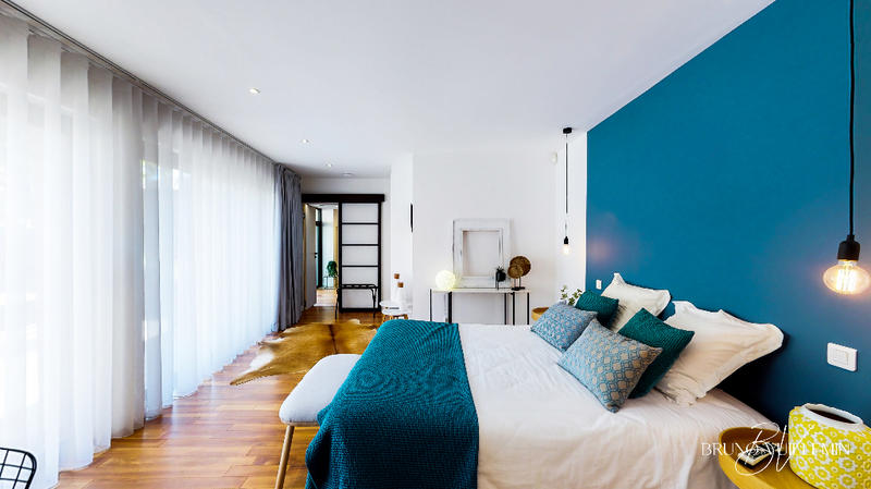 Demeure - 253 m² - 8 pièces