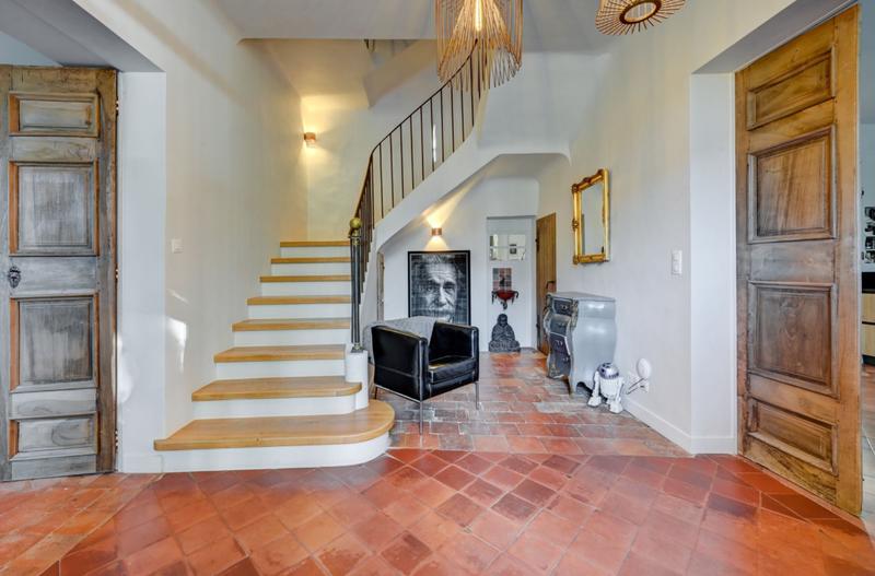 Mas - 730 m² - 11 pièces